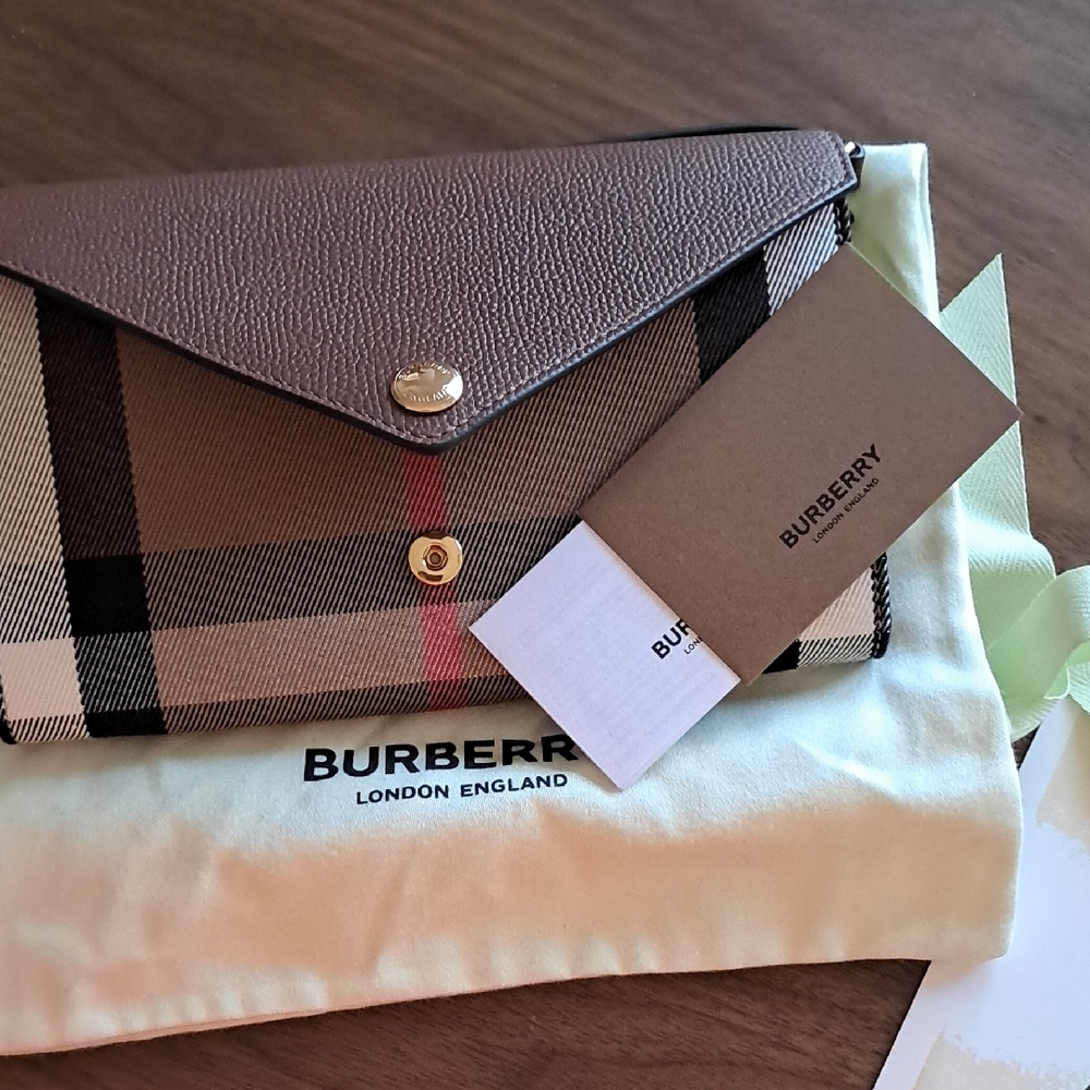 Burberry Tan 'Hannah' NWT Crossbody - Picture 5 of 5